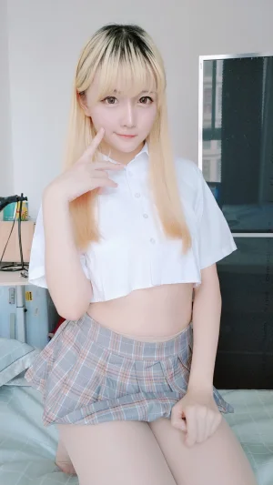 星之迟迟《定制 6-25 短制服裙》主题写真：66张全套美图，含1个视频