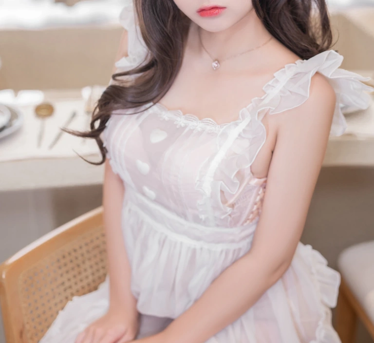 日奈娇(椎名莜)《围裙人妻》主题写真：93张全套美图