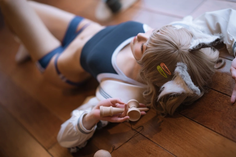阿包也是兔娘《X型体操服》主题写真：30张全套美图