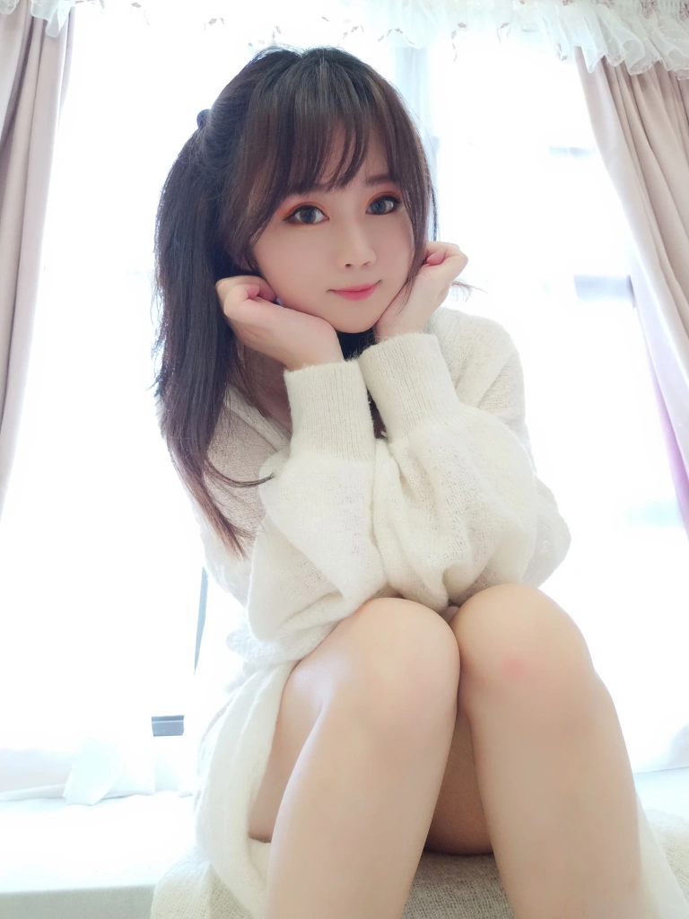 依酱《黑色情趣内衣》主题写真：28张全套美图