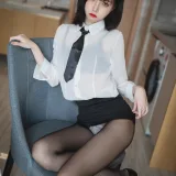 许岚《OL制服》主题写真：41张全套美图