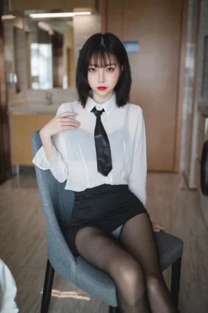 许岚《OL制服》主题写真：41张全套美图