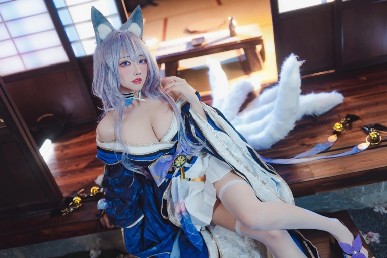 宮本桜《碧蓝航线 信浓 原皮》主题写真：20张全套美图