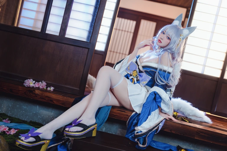 宮本桜《碧蓝航线 信浓 原皮》主题写真：20张全套美图