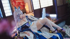 宮本桜《碧蓝航线 信浓 原皮》主题写真：20张全套美图