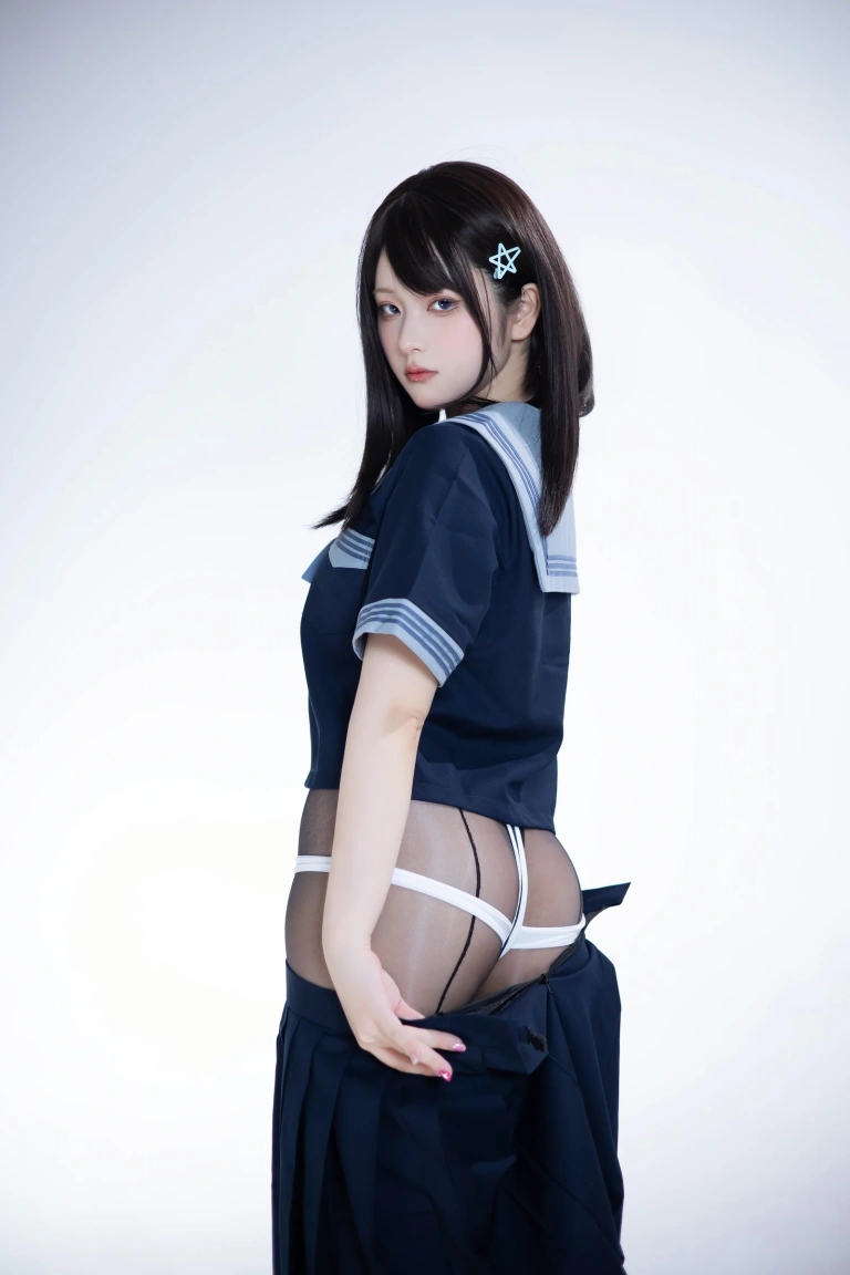 屿鱼《竞泳》主题写真：28张全套美图