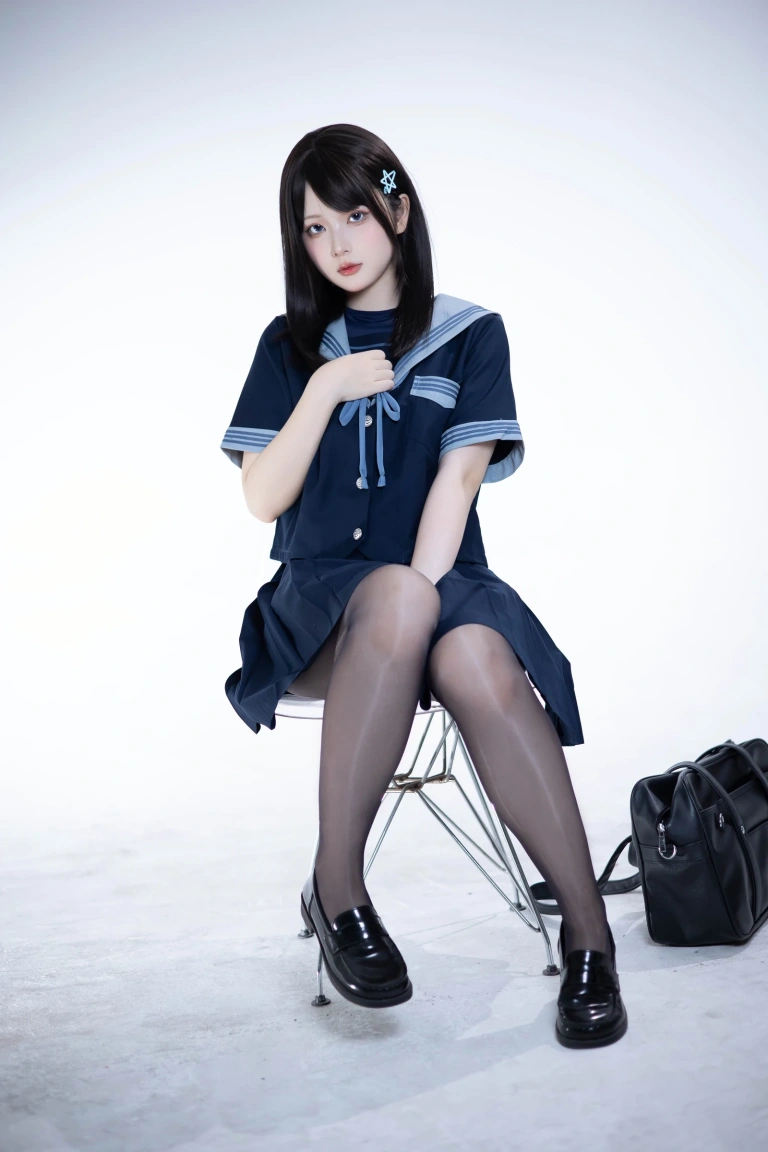 屿鱼《竞泳》主题写真：28张全套美图