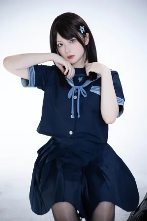 屿鱼《竞泳》主题写真：28张全套美图