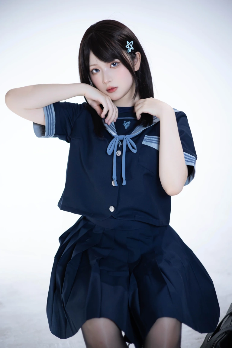 屿鱼《竞泳》主题写真：28张全套美图
