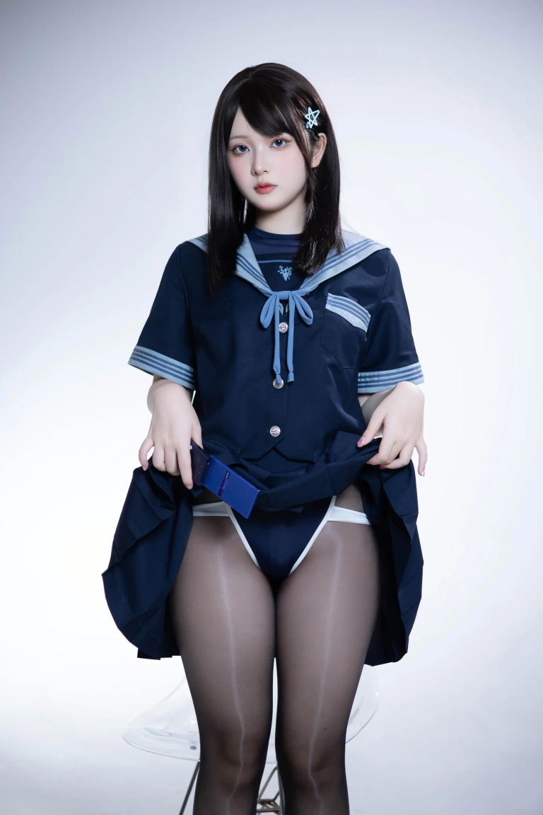 屿鱼《竞泳》主题写真：28张全套美图