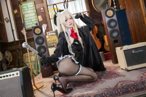 九柒喵《蔚蓝档案 笑面教授兔女郎》主题写真：36张全套美图