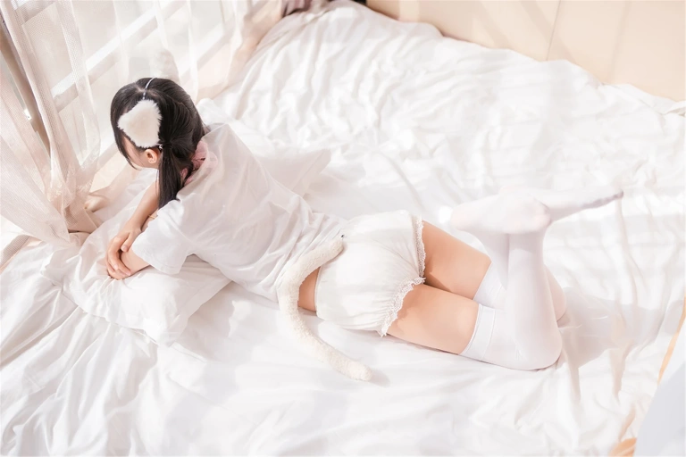 木棉棉《猫系少女》主题写真：50张全套美图