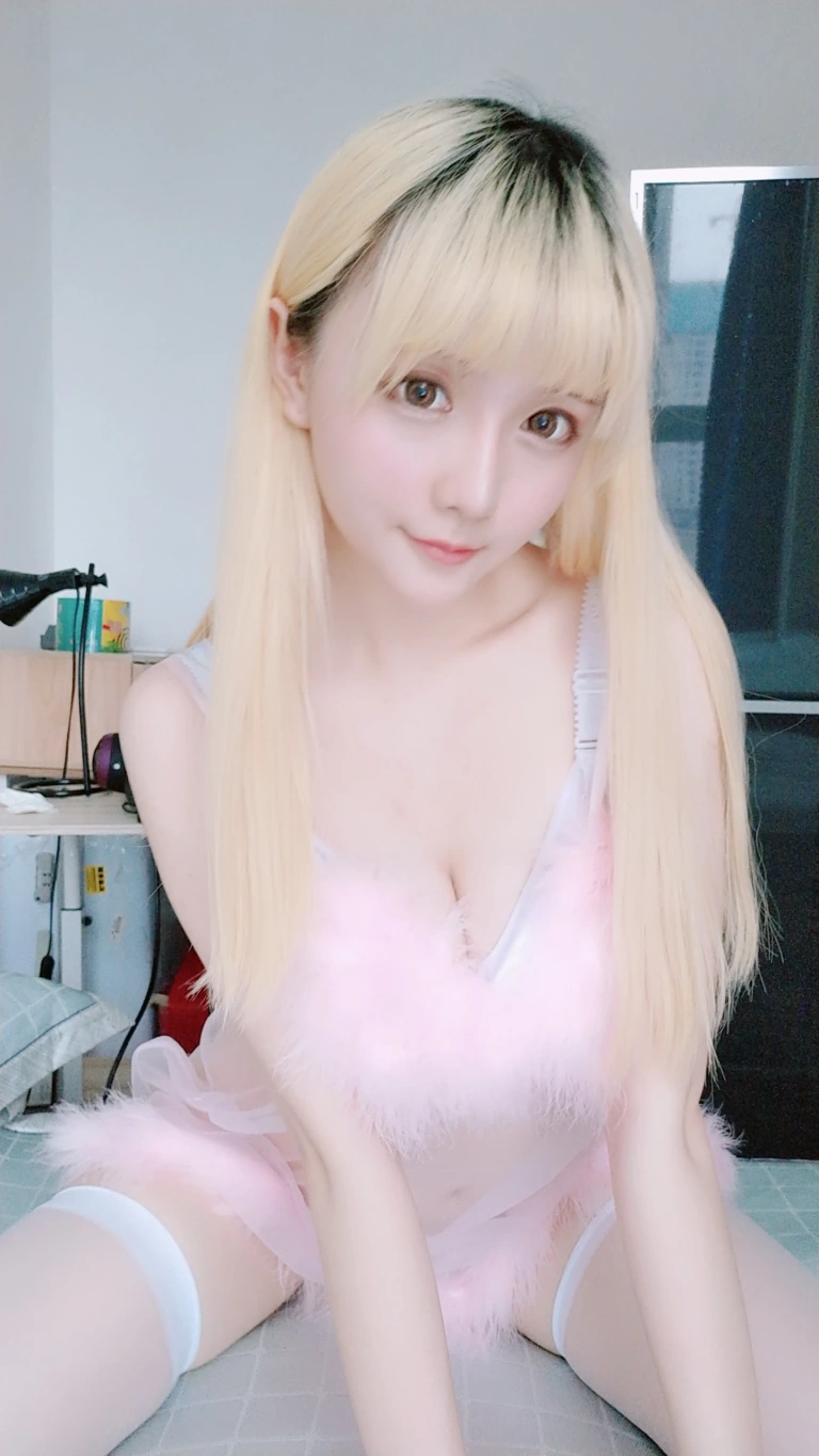 星之迟迟《定制 6-26 粉红睡衣》主题写真：62张全套美图，含1个视频
