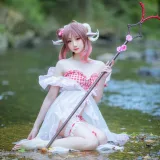 焖焖碳《明日方舟 艾雅法拉（Arknights – Eyjafjalla）》主题写真：20张全套美图