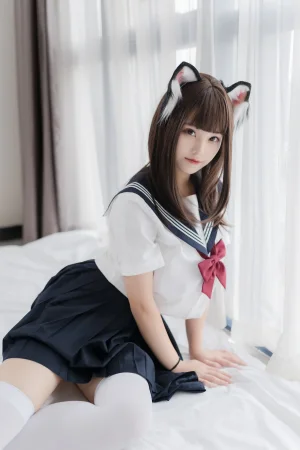 蜜汁猫裘《猫耳JK》主题写真：40张全套美图
