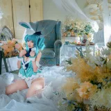 阿包也是兔娘《白兔Miku》主题写真：28张全套美图