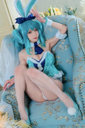 阿包也是兔娘《白兔Miku》主题写真：28张全套美图