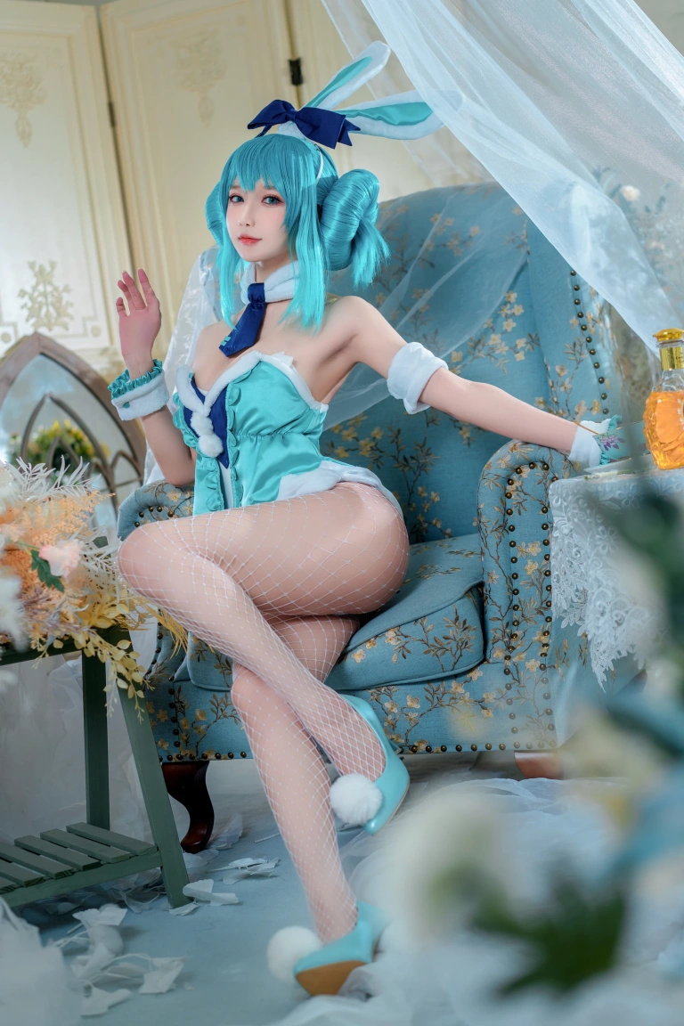 阿包也是兔娘《白兔Miku》主题写真：28张全套美图