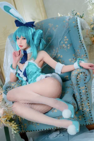 阿包也是兔娘《白兔Miku》主题写真：28张全套美图