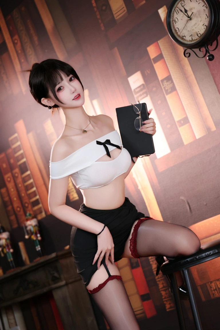 羽生三未《甜系OL》主题写真：32张全套美图