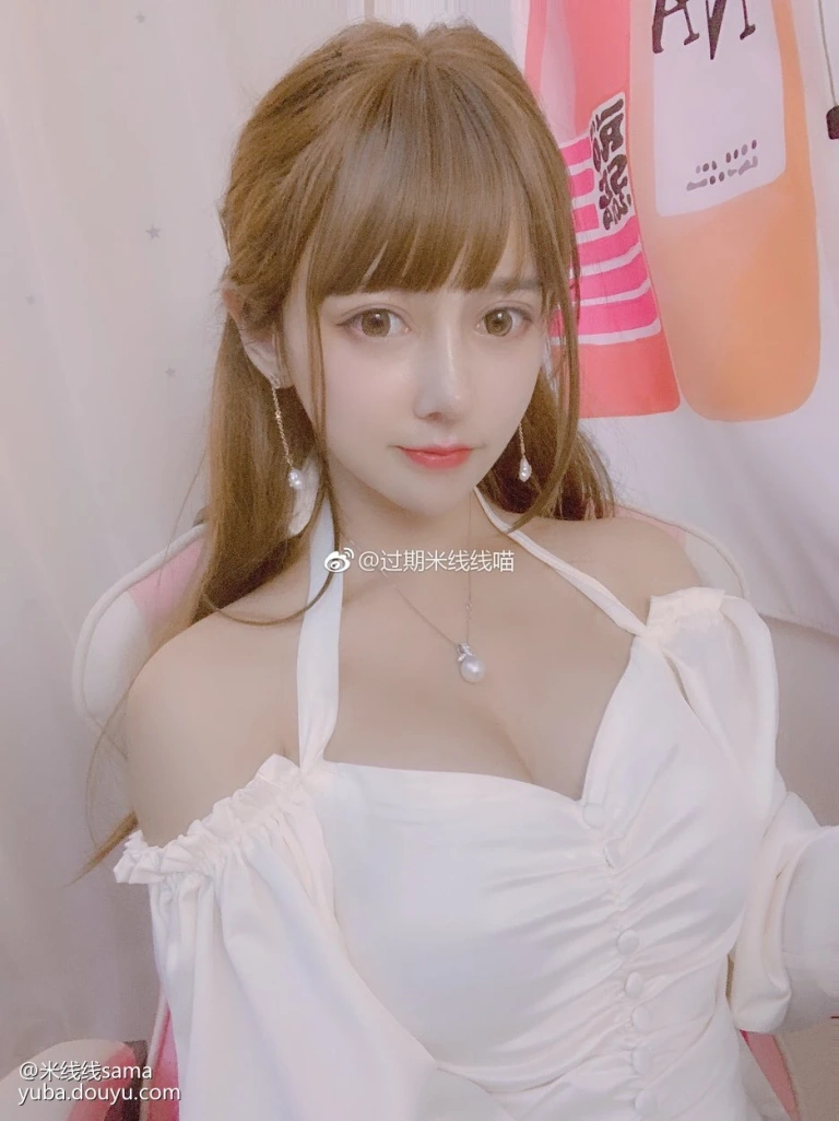 过期米线线喵《米线鱼吧》主题写真：16张全套美图