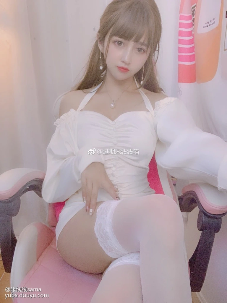 过期米线线喵《米线鱼吧》主题写真：16张全套美图