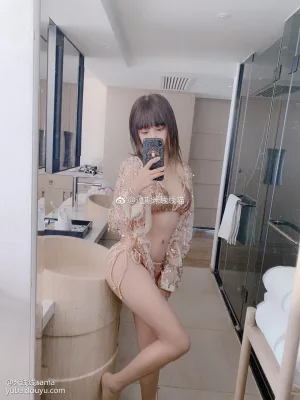 过期米线线喵《米线鱼吧》主题写真：16张全套美图