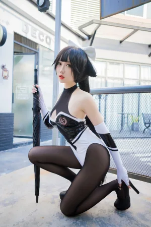 焖焖碳《高雄赛车娘》主题写真：23张全套美图