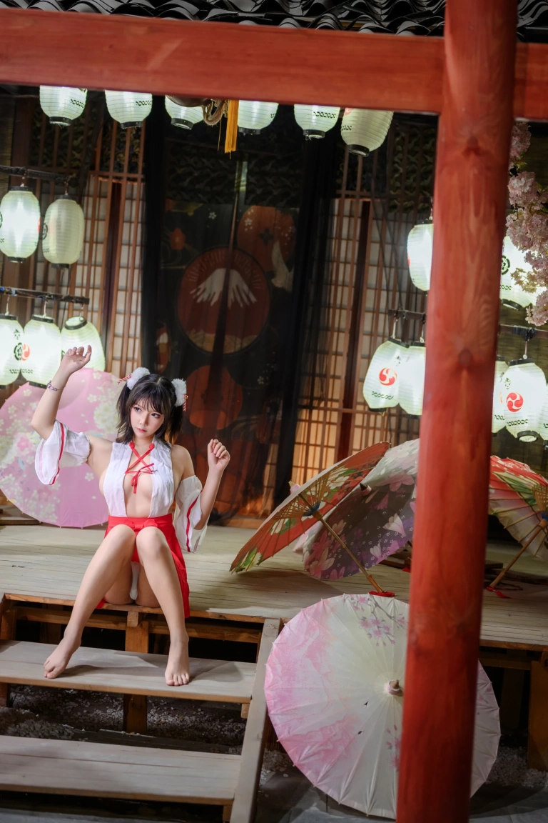 抱走莫子《限量电子版巫女》主题写真：37张全套美图