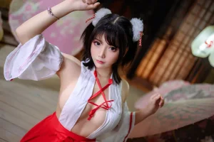 抱走莫子《限量电子版巫女》主题写真：37张全套美图