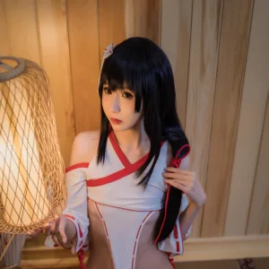 西园寺南歌《巫女本3套》主题写真：79张全套美图