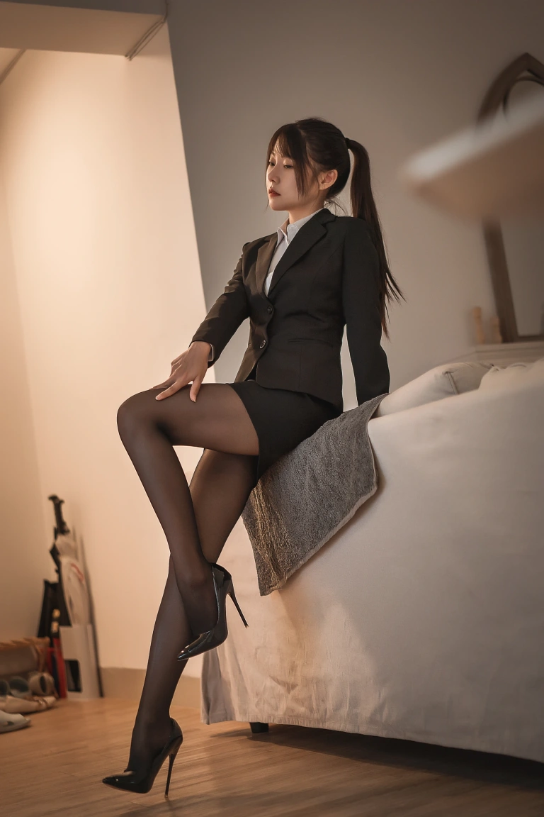 香草喵露露《民宿下班回家》主题写真：46张全套美图