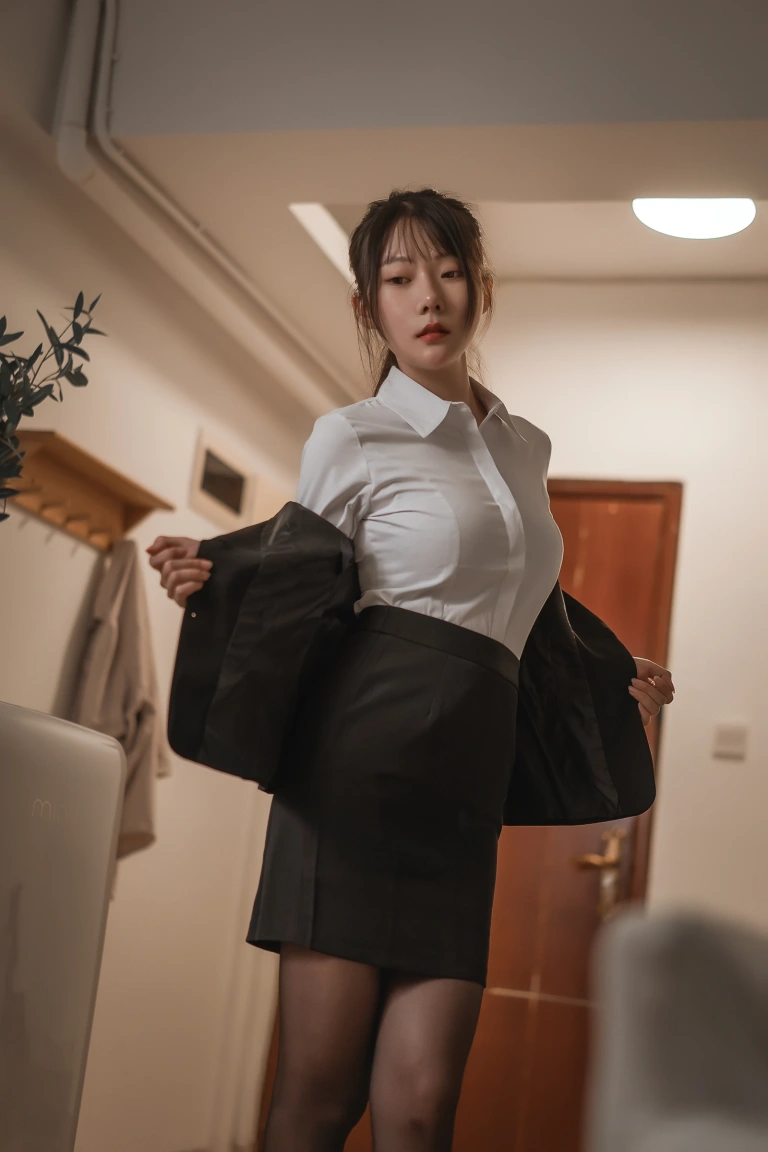 香草喵露露《民宿下班回家》主题写真：46张全套美图