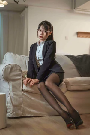 香草喵露露《民宿下班回家》主题写真：46张全套美图