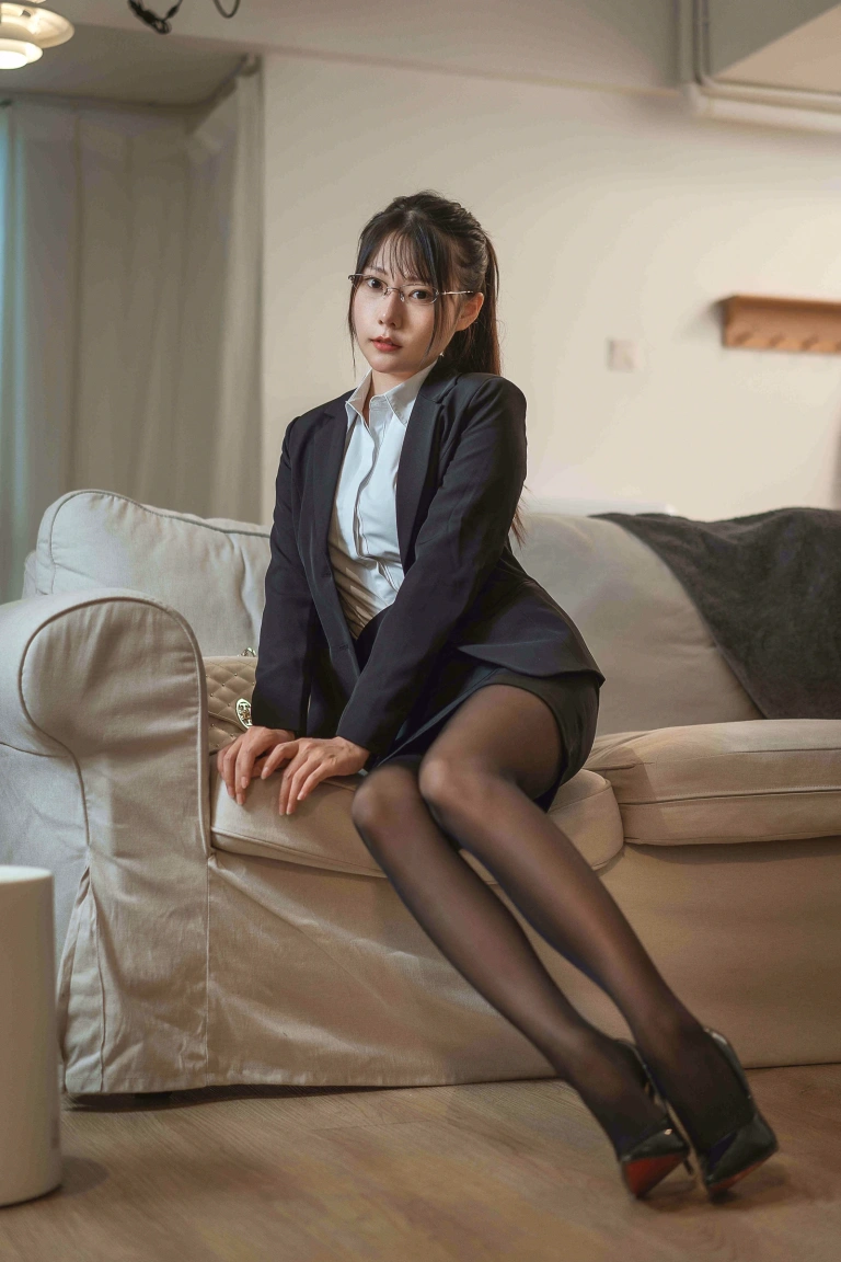 香草喵露露《民宿下班回家》主题写真：46张全套美图