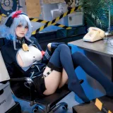 九柒喵《蔚蓝档案 天雨亚子》主题写真：46张全套美图