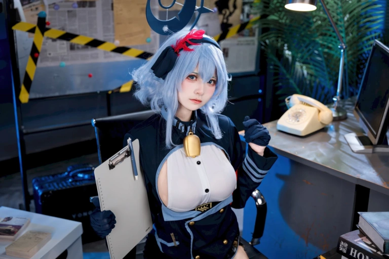 九柒喵《蔚蓝档案 天雨亚子》主题写真：46张全套美图
