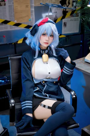 九柒喵《蔚蓝档案 天雨亚子》主题写真：46张全套美图