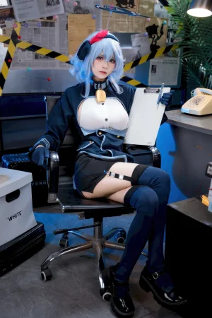 九柒喵《蔚蓝档案 天雨亚子》主题写真：46张全套美图