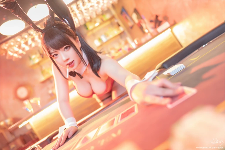皮皮奶《元旦兔女郎》主题写真：47张全套美图