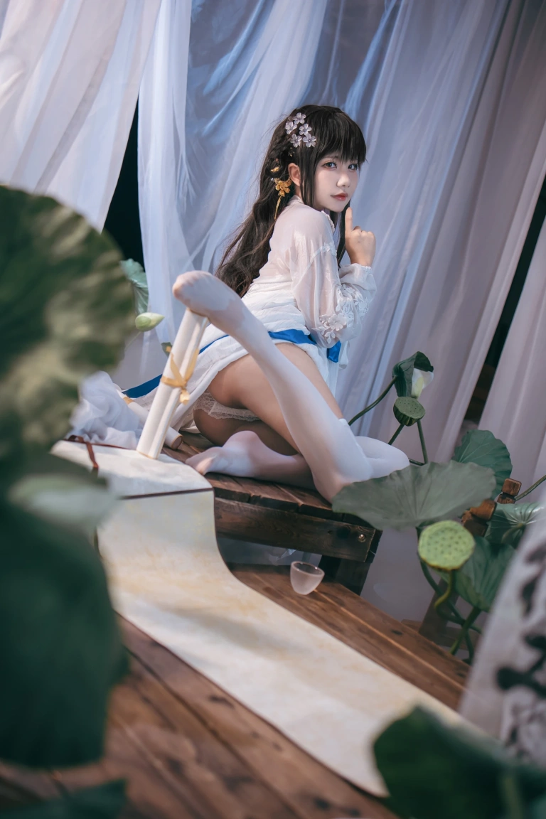 是一只熊仔《逸仙》主题写真：50张全套美图