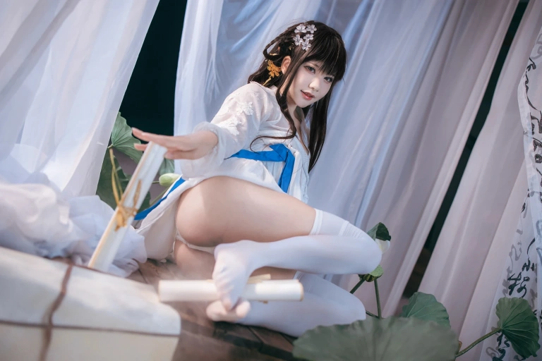 是一只熊仔《逸仙》主题写真：50张全套美图