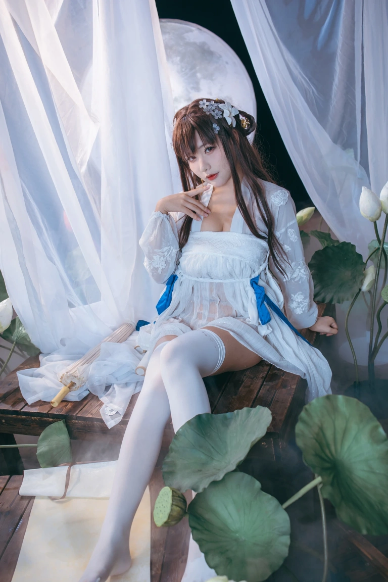 是一只熊仔《逸仙》主题写真：50张全套美图