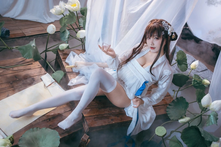 是一只熊仔《逸仙》主题写真：50张全套美图