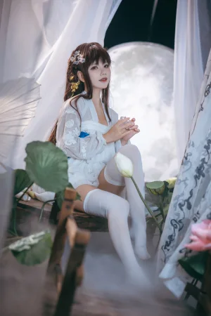 是一只熊仔《逸仙》主题写真：50张全套美图