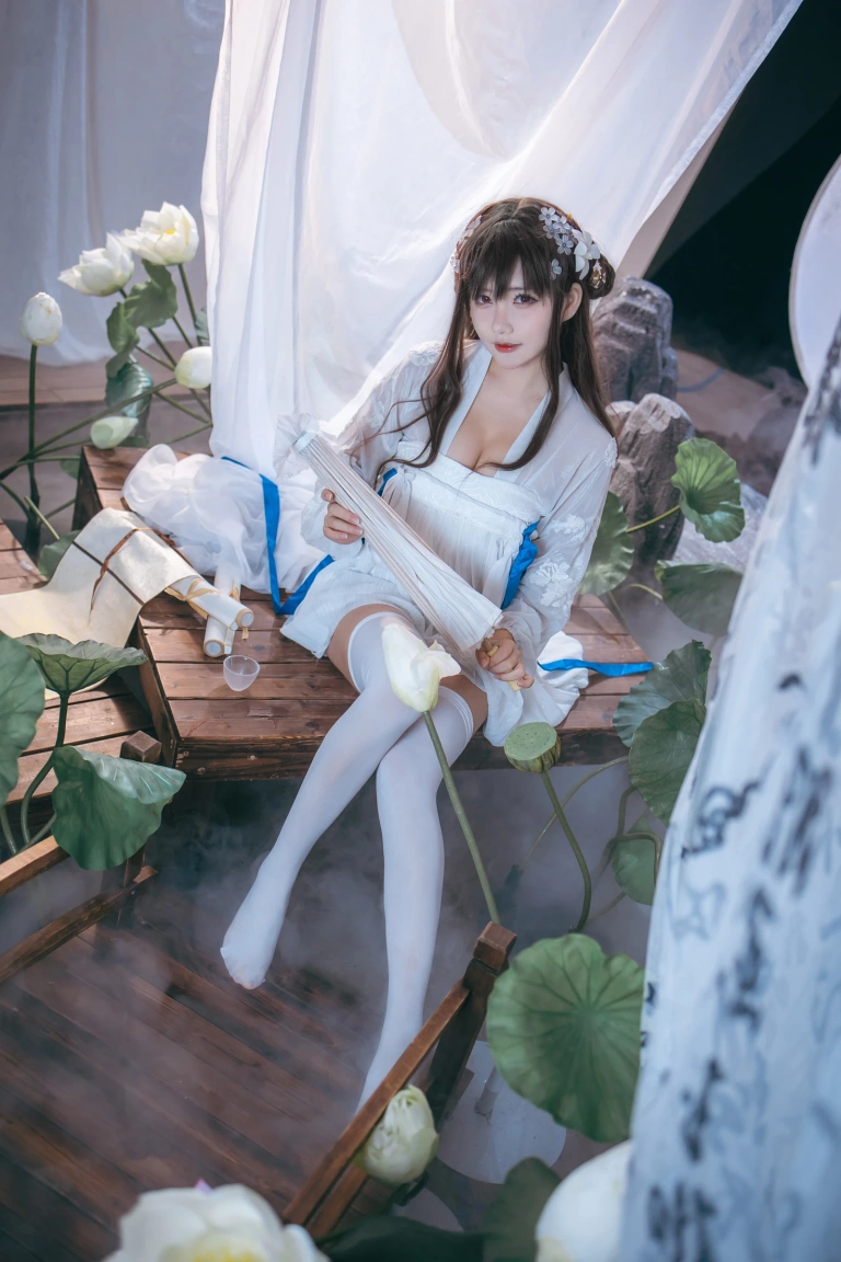 是一只熊仔《逸仙》主题写真：50张全套美图