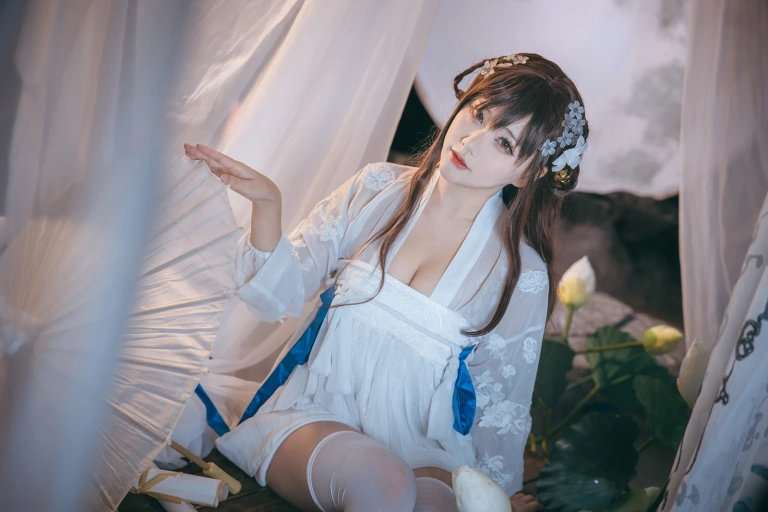 是一只熊仔《逸仙》主题写真：50张全套美图