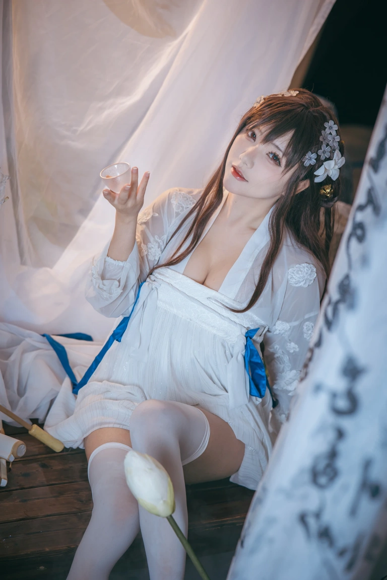 是一只熊仔《逸仙》主题写真：50张全套美图