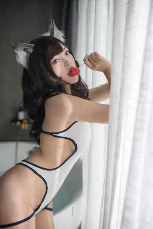 白烨《魅惑狼学姐 室内》主题写真：63张全套美图，含8个视频