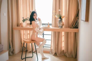 桃良阿宅《白毛衣》主题写真：65张全套美图